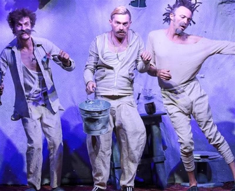 Under Construction ~ קומדיית קאלט פרועה