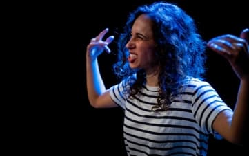 הצגה: חיה להפליא | תיאטרון האינקובטור