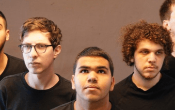 מופע תיאטרון: לא רואים עליך