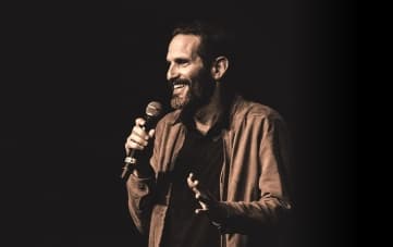 Stand-up Guri Alfi (21:00)